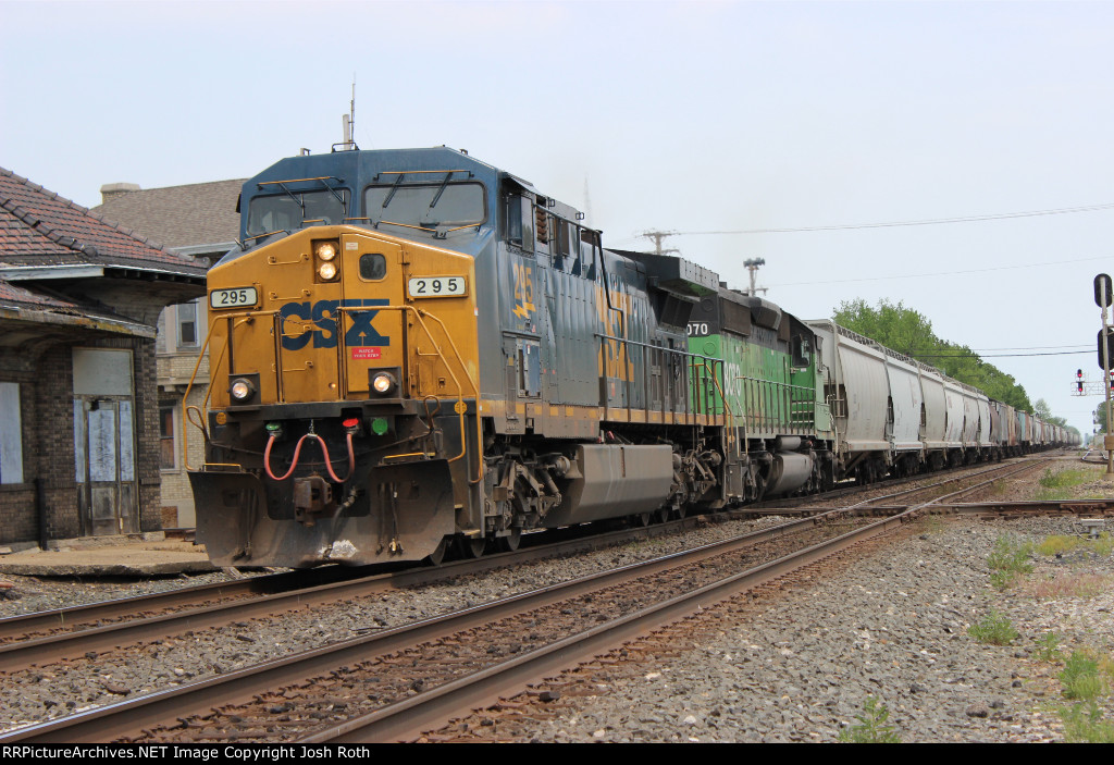 CSX 295 & HLCX 8070